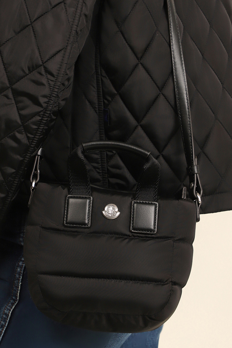 תמונת כל הלוק של תיק קרוסבודי מיני MONCLER